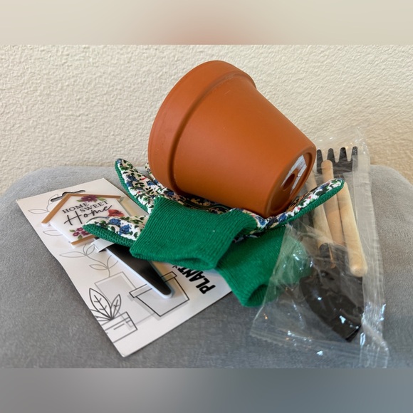 Gardening Bundle (4 Items) - Picture 6 of 16